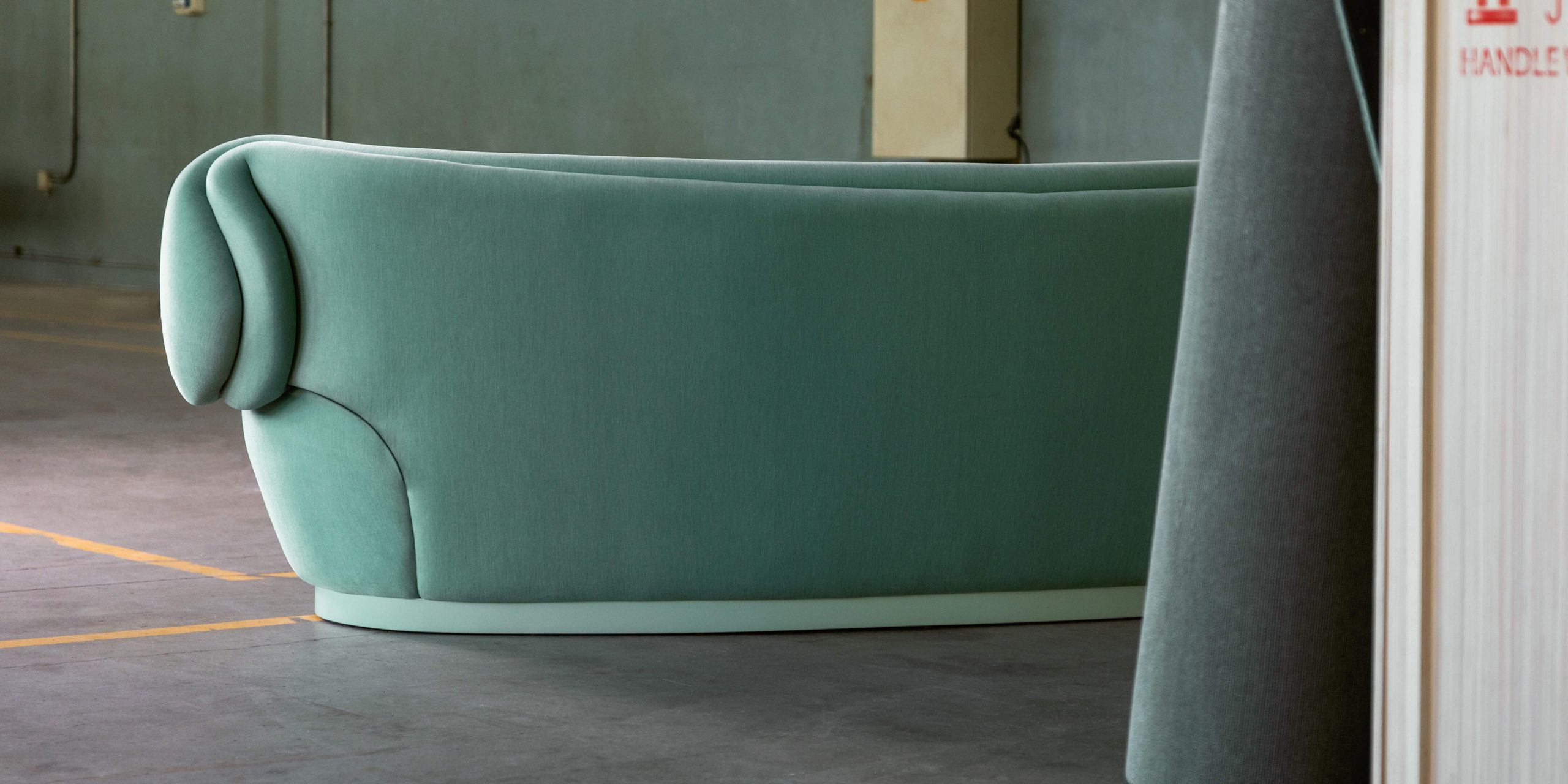 Royal_Stranger_Plump_Sofa_Gentle_933_10