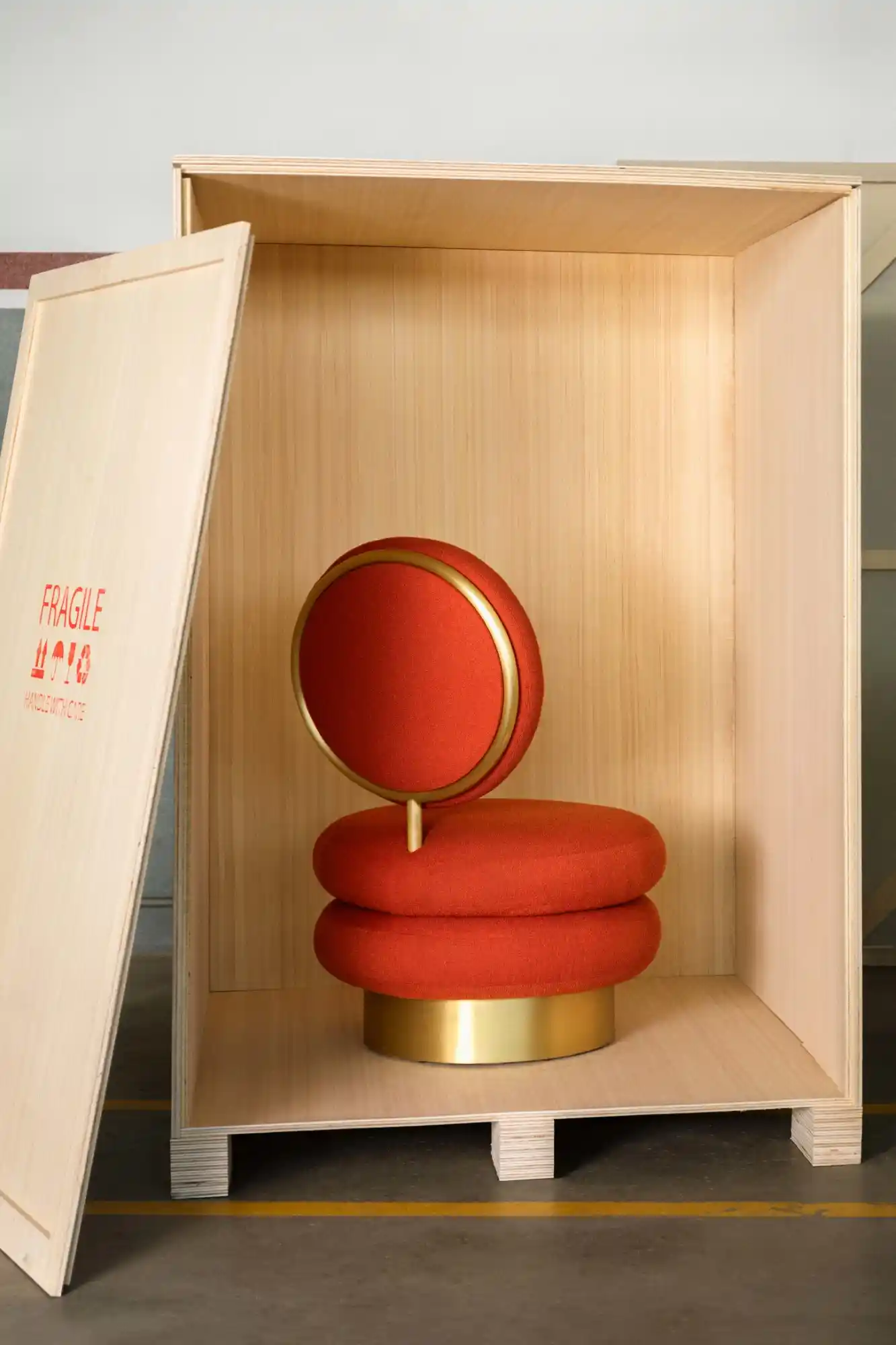 Royal_Stranger_Grace_Armchair_Lago_Sanguine (Low)