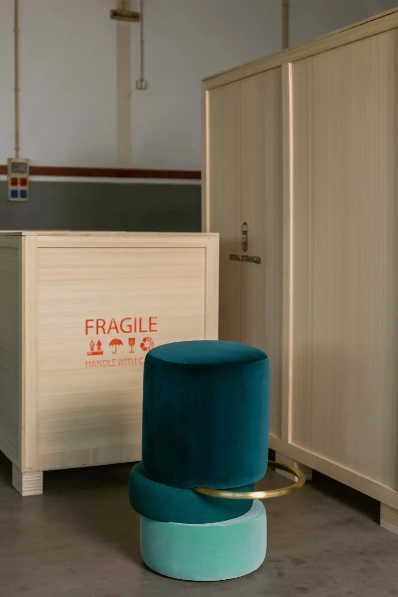 Royal_Stranger_Lipstick_Bar_Stool (Low)